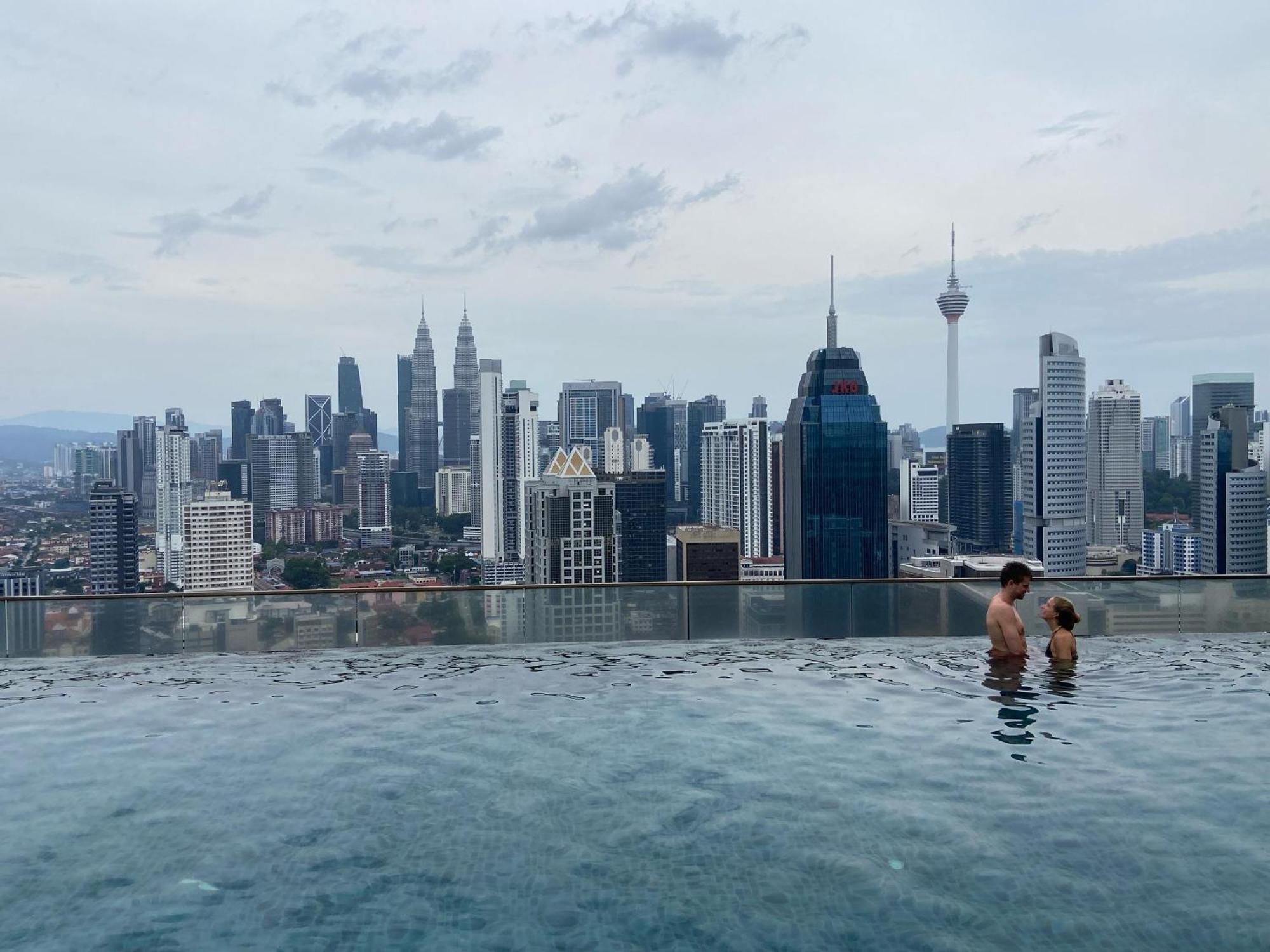 Skypool Kl Free Infinity Pool Over Kuala Lumpur Exterior photo